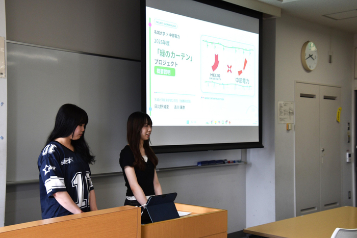 プロジェクトの概要を紹介する古川さん（左）と日比野さん
