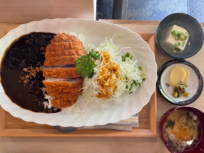熟成とんかつ黒カレー