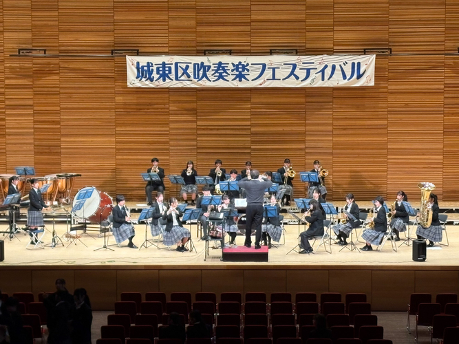 大阪信愛学院中学校・高等学校 吹奏楽部(城東区吹奏楽フェスティバルでの演奏の様子)