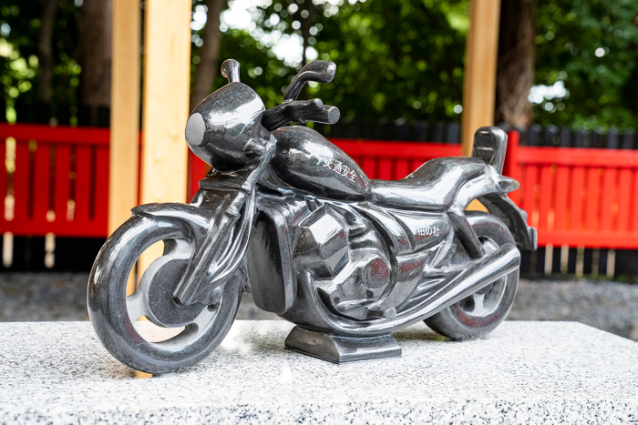 バイク石像