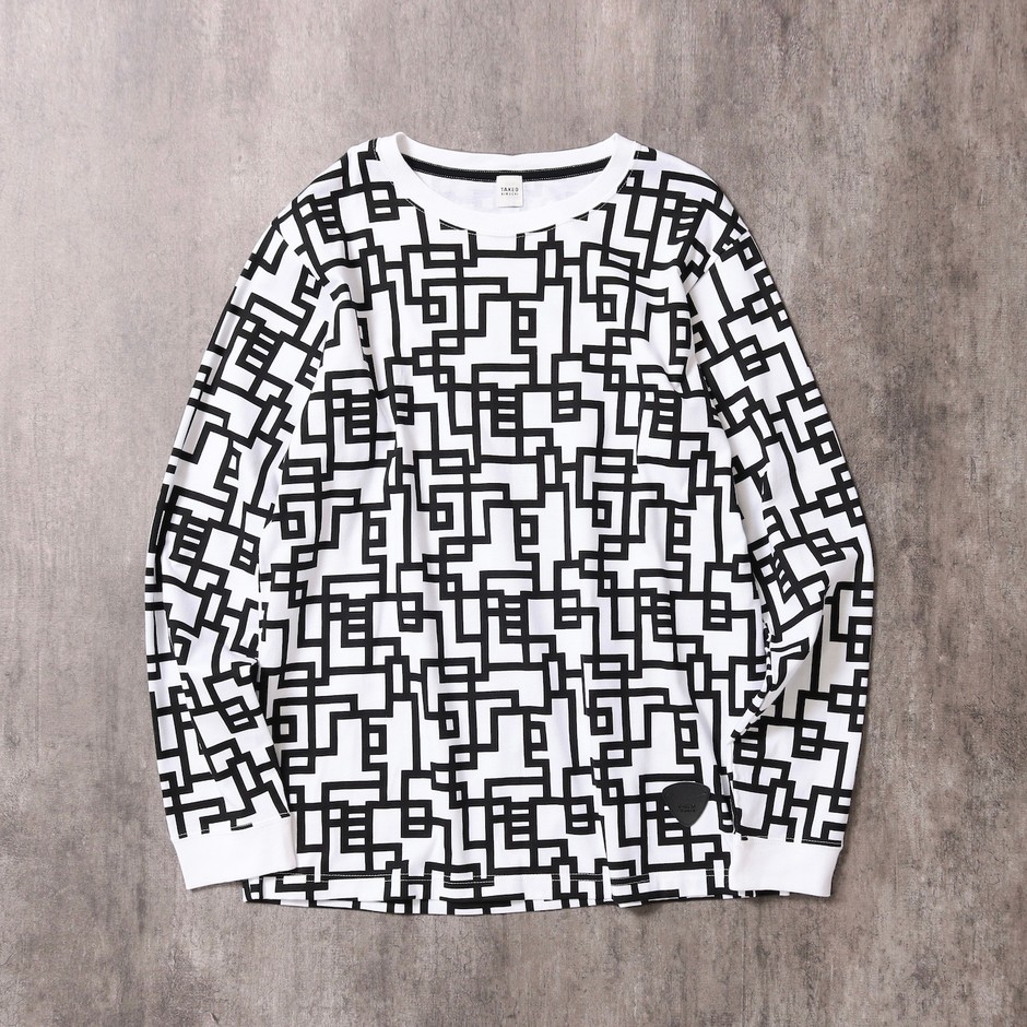 総柄Tシャツ¥12,100（税込）