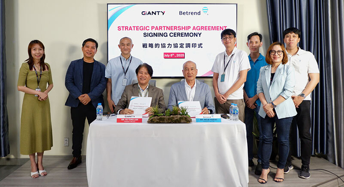 ベトナム ホーチミンでの業務提携調印式の様子