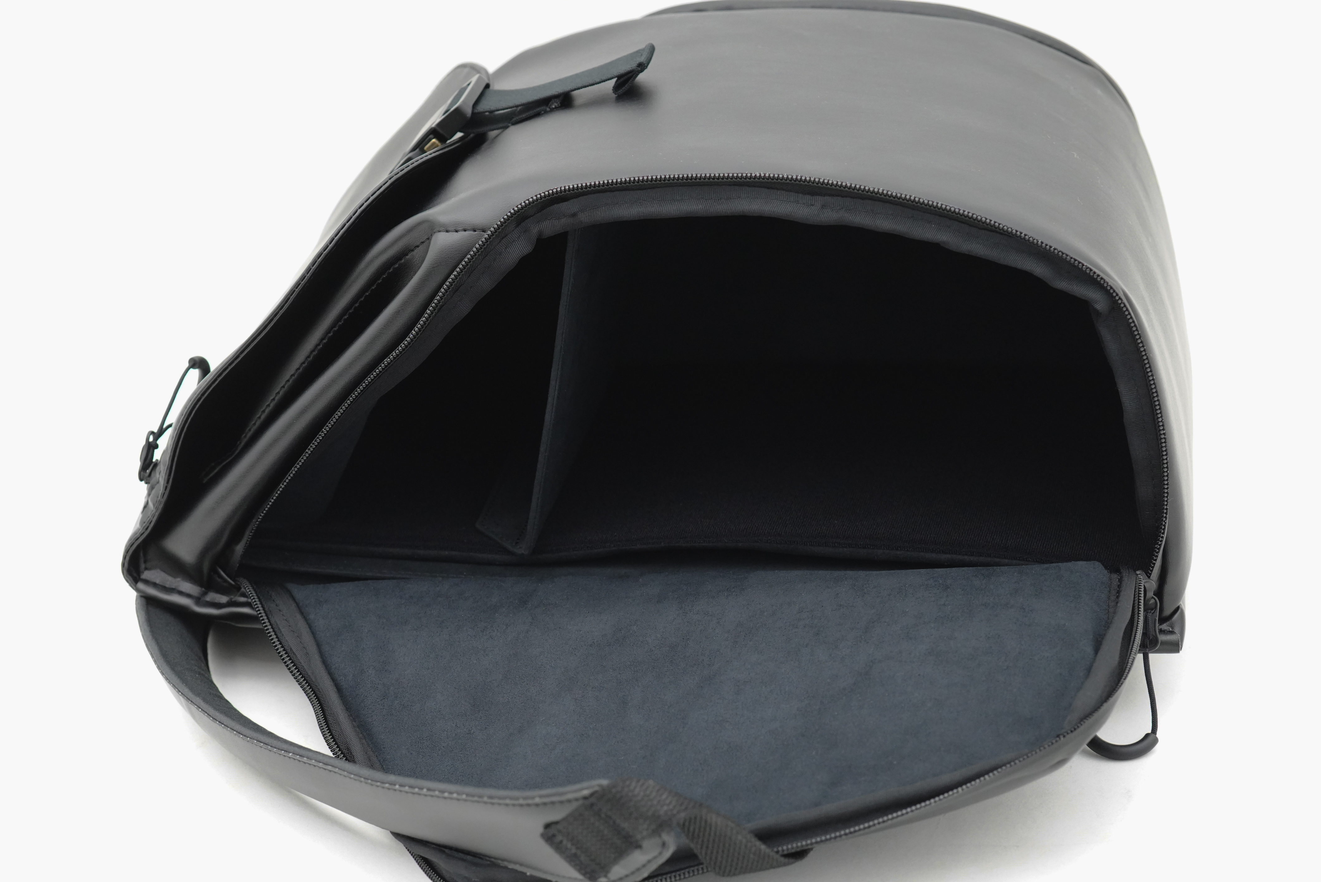 2段構造のメイン収納