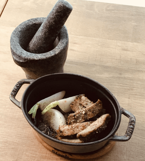 ハニーマスタードポークのSTAUB焼き 990円