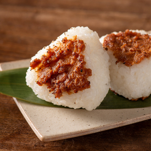 こんがりと焼き色のついた、味噌焼きおにぎり