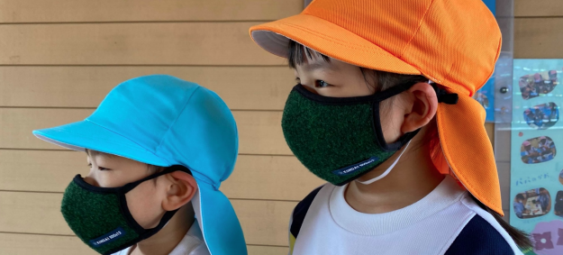 SDGsマスクを着けた園児