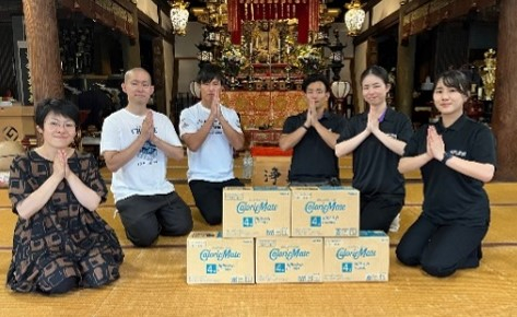 おてらおやつクラブ事務局（奈良：安養寺）での寄贈式の様子