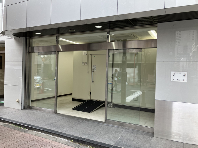 新橋サテライト　正面入口