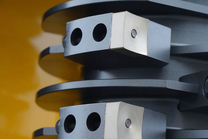 タフなブレードは4面使用が可能