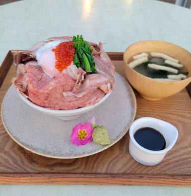 【相州牛】温玉ローストビーフ丼～香の物・みそ汁セット～