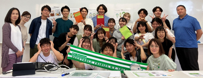 宮澤ゼミの学生とDMLメンバー集合写真