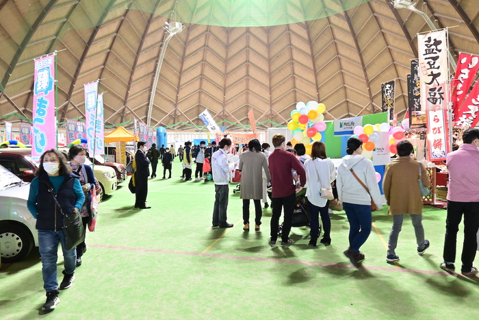 実際に見て座って一度に比較ができる