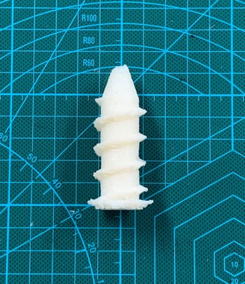 PLA/ヒドロキシアパタイト複合材料を用いて3Dプリンターで印刷した、骨の固定などにも使用できる可能性のあるスクリューの形状