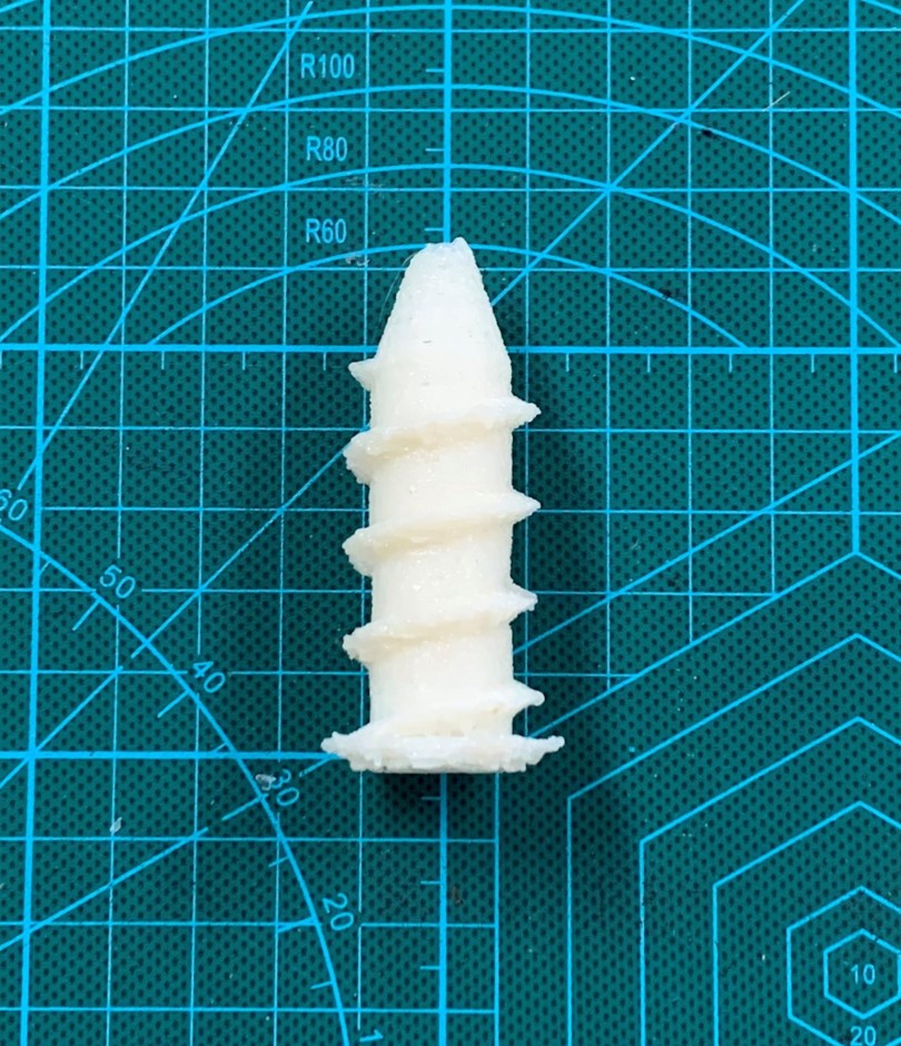 PLA/ヒドロキシアパタイト複合材料を用いて3Dプリンターで印刷した、骨の固定などにも使用できる可能性のあるスクリューの形状