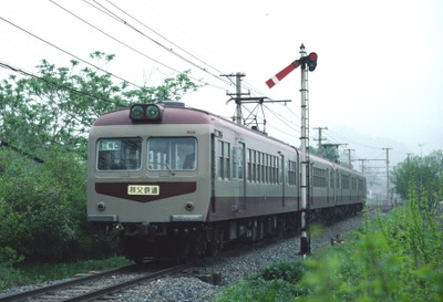 500形電車 ベージュ／あずき色帯