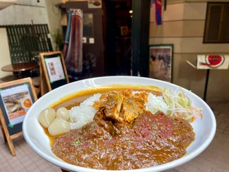 天満橋【異なる個性の激突】奇跡のあいがけ「はじっこカレー」がオープン！