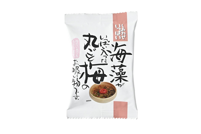 「海藻がいっぱい入った丸ごと梅のお吸い物」