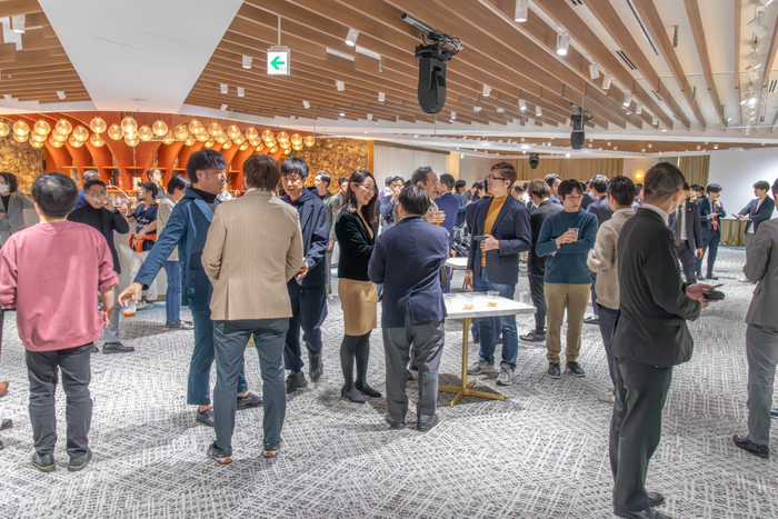 交流会での名刺交換・会話シーン