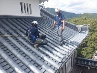 『八月八日 屋根の日』に合わせた瓦屋根工事のプロによるPR活動　 8月17日まで瓦屋根の点検や周辺の清掃活動などを実施