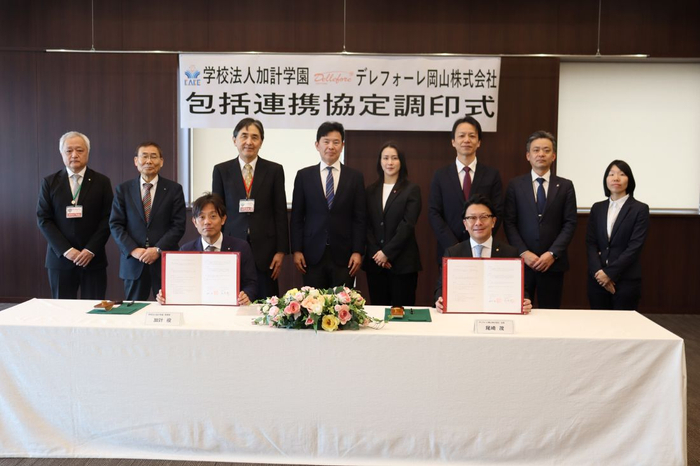 出席者全員で記念撮影