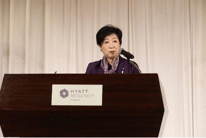 令和6年度表彰式で挨拶する小池都知事
