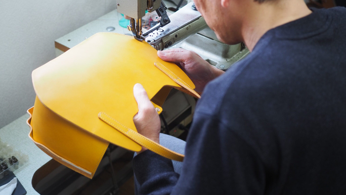 大阪市平野区 株式会社ニシカゼ 革製品の製作風景