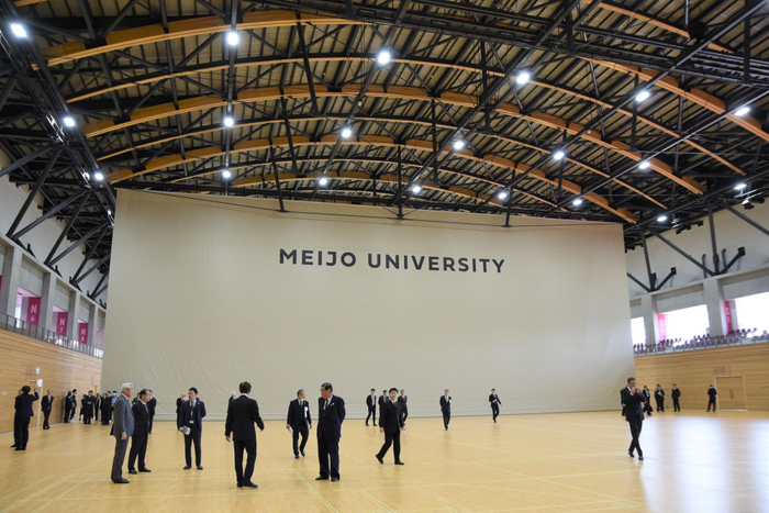 メインアリーナ内を見学