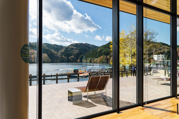 こりん館内から眺める三河湖2