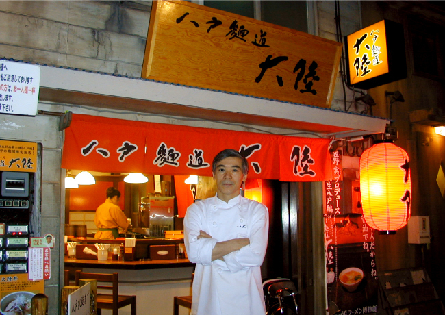 ラー博出店時の箭内氏(2003年撮影)