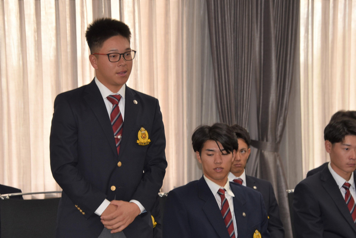 明治神宮大会への抱負を述べる山蔭主将