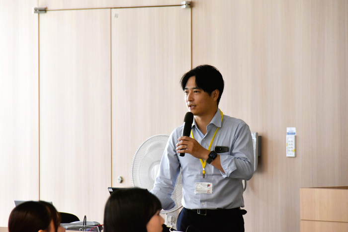 総合商社と専門商社の違いを説明した豊通マシナリーの白川氏