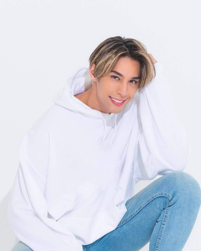 歌手・俳優・華道家　當間ローズ