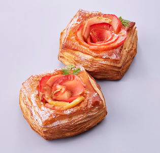 ＜メゾンカイザー＞７枚のバラの記念デニッシュ