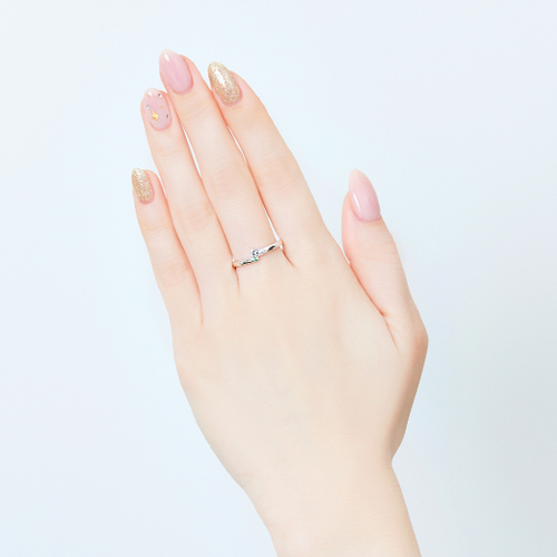 小黒モデルのリング着用画像