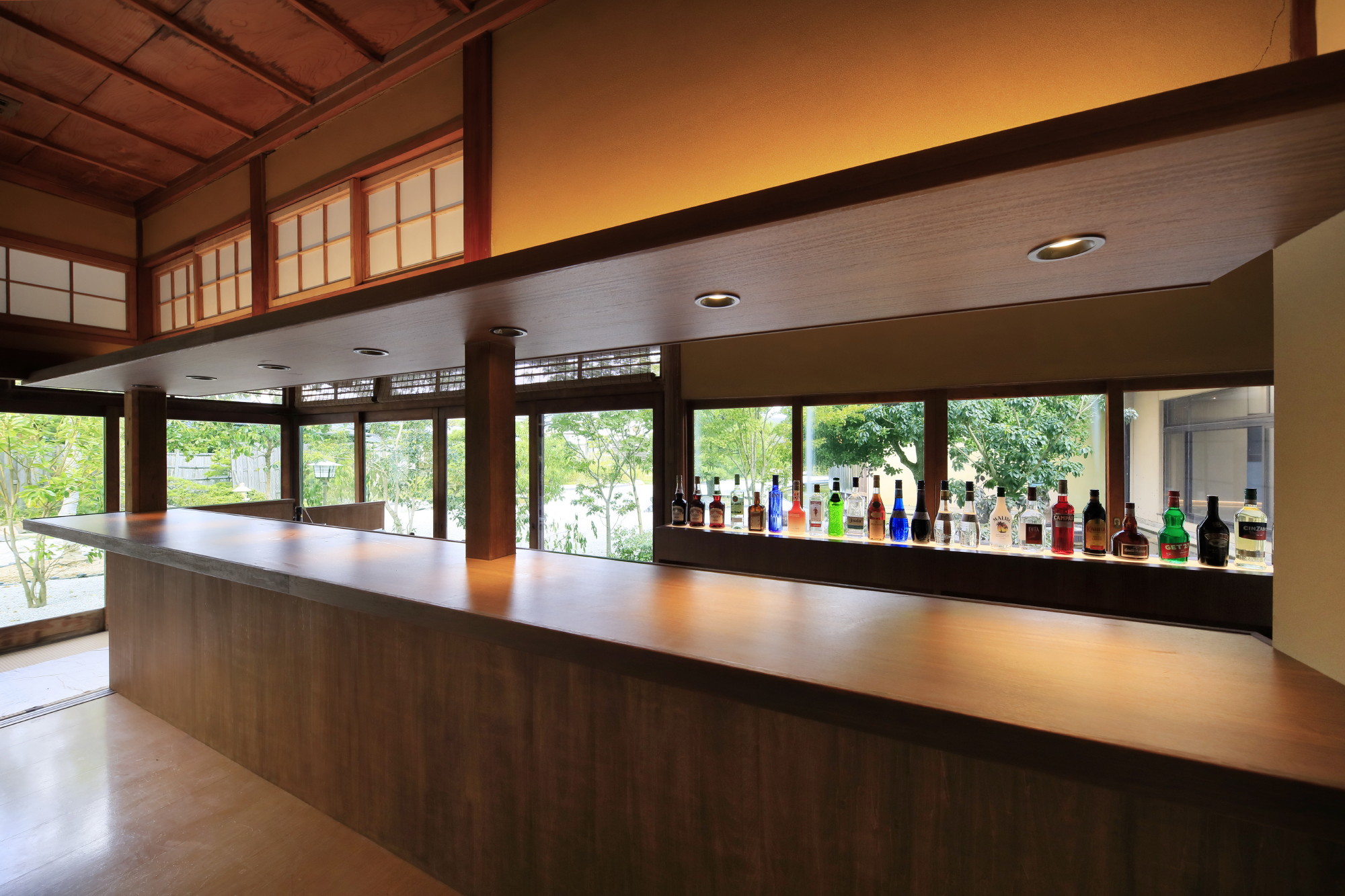 生まれ変わったラウンジバー