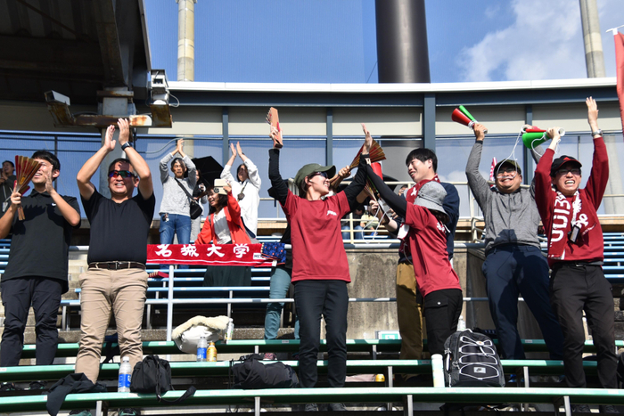 女子駅伝部の米田勝朗監督らも応援