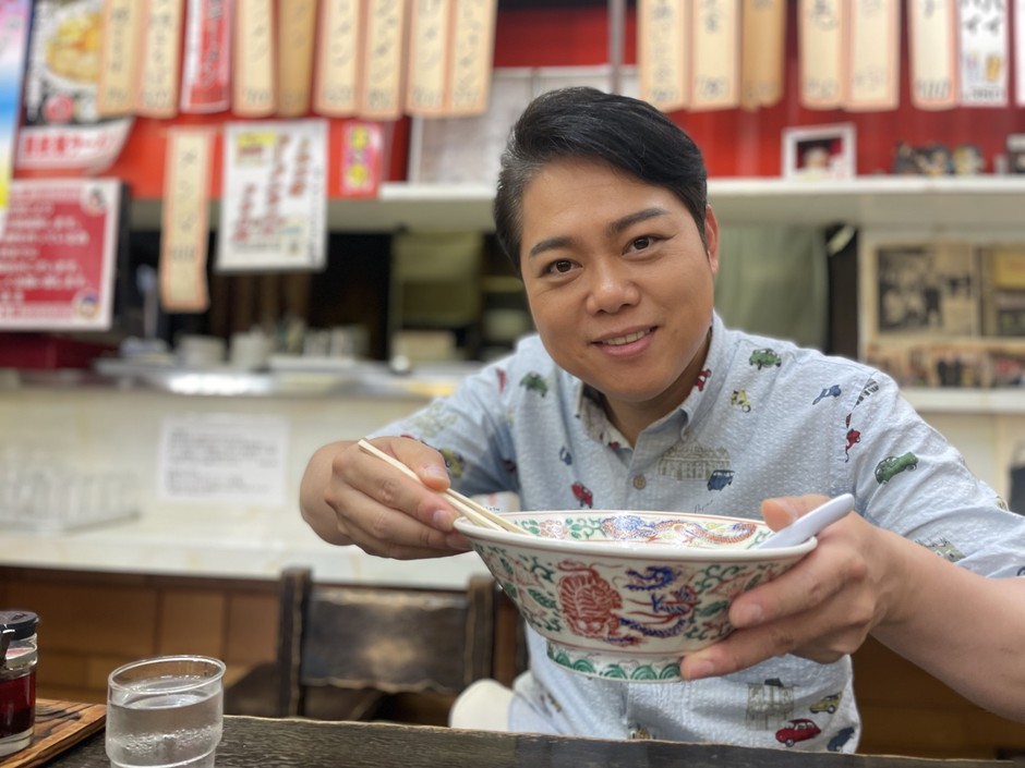 中華料理屋「松葉」にて当時と同じ どんぶりでラーメンを堪能