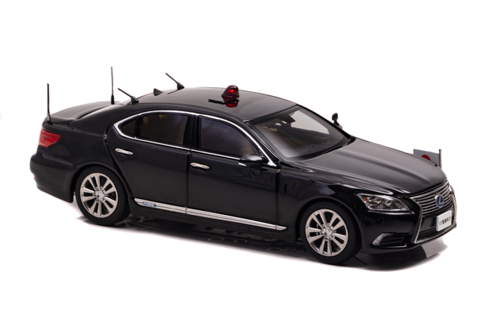 RAI'S 1/43 レクサス LS600h 2020 警察本部警備部要人警護車両(国旗掲揚仕様)：右前