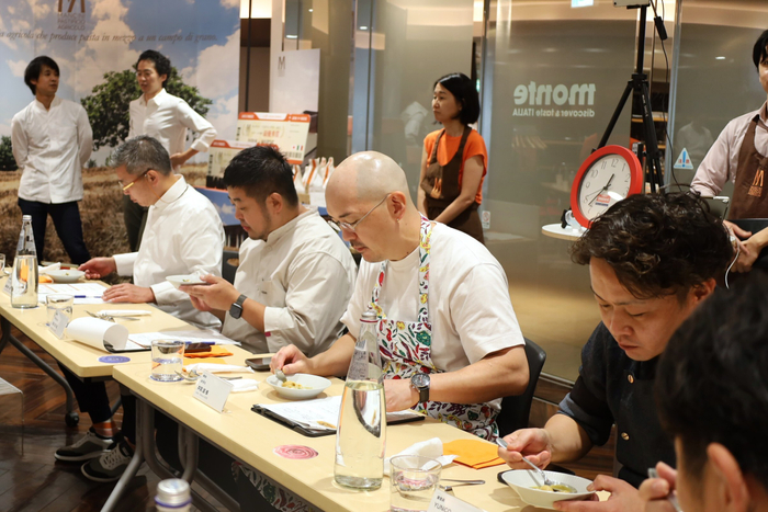 コンテストの様子(1)審査員の皆様