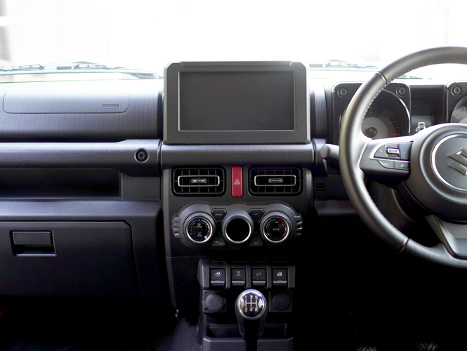 純正インパネ（「0DINパネル&trade;︎キット」装着前）