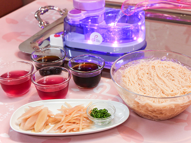 ピンクのつゆは岩下の新生姜の&ldquo;漬け液&rdquo;