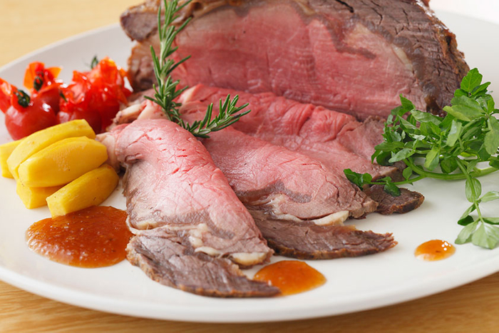 低温でじっくりと火を通したしっとりした肉質をお楽しみください。ご提供は8月31日まで