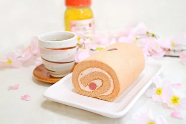秋田・田沢湖から春を告げる さくら×はちみつスイーツ　 『はちみつロールケーキさくら』1,000本限定で3月8日発売