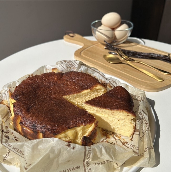 半生バスクチーズケーキ