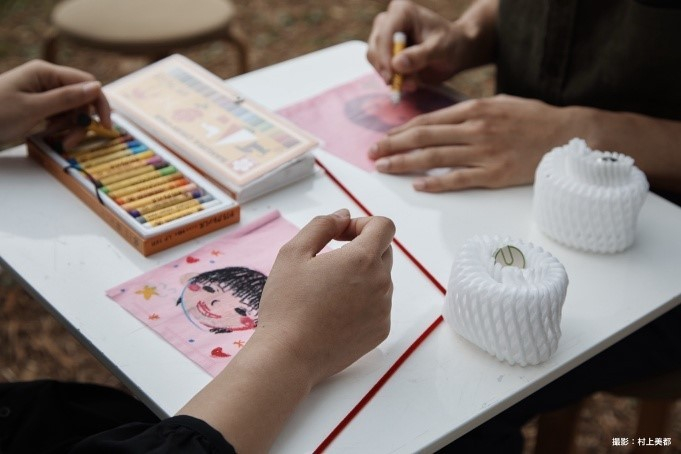 《ひかりの実》制作の様子（撮影：村上美都）