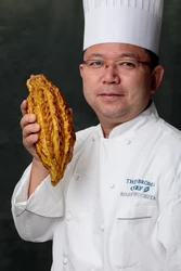 日本が世界に誇るショコラティエのバレンタインご褒美スイーツ♥ 「テオブロマ土屋公二シェフ監修スイーツ」 第１弾　１/３１（火）・第２弾　２／７（火）発売