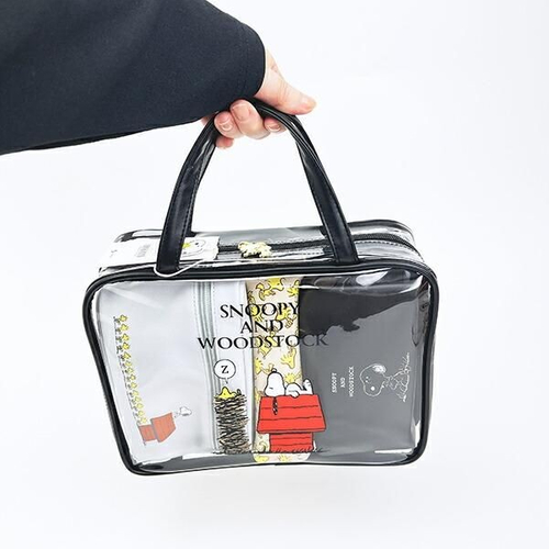 スヌーピーのトラベルポーチセット