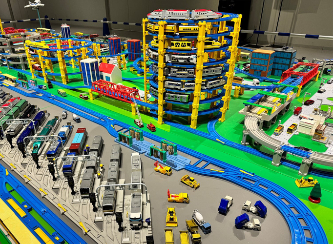 トミカ・プラレール巨大ジオラマ
