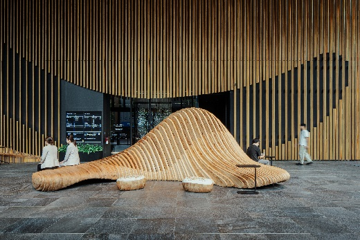 「MUQUA」内ベンチ