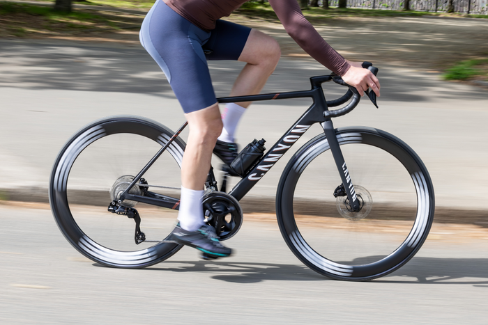 超万能オールラウンドなSES4.5（1,432g、リムハイトF: 50mm, R:56mm）